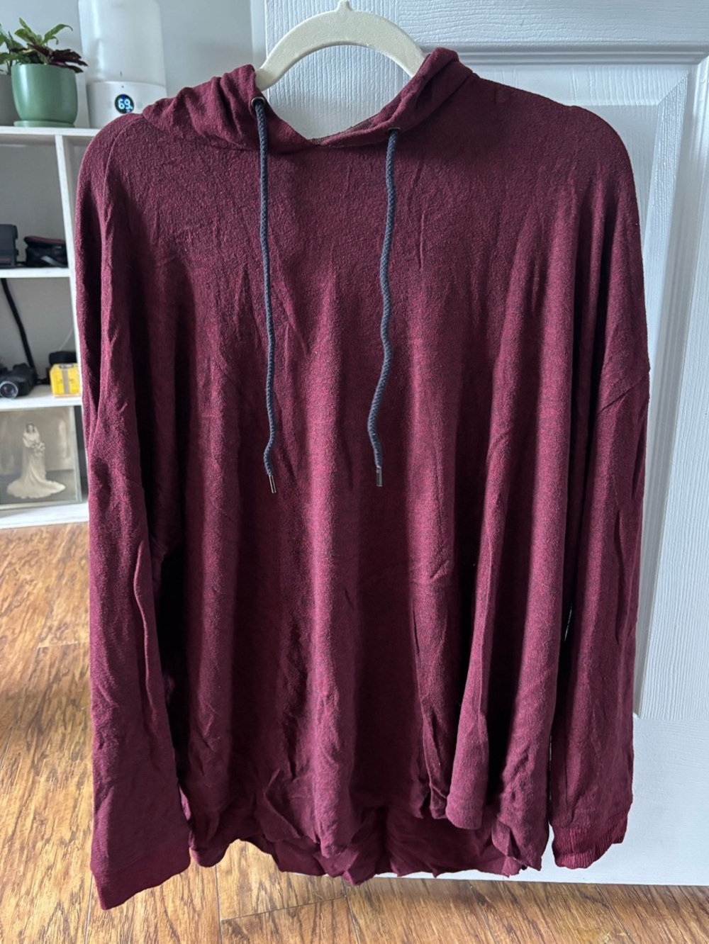 Urban Outfitters Hoodie in Burgundy Size Medium